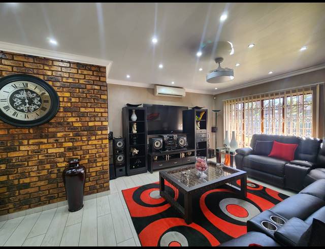 3 BEDROOM HOUSE FOR SALE IN FALCON RIDGE